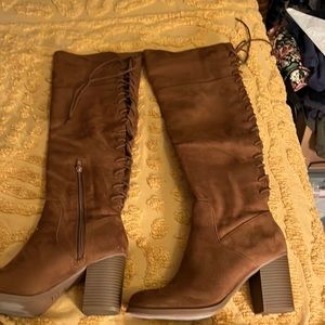 NWOT brown boots